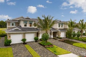 Novas casas de carruagem para a venda em Avalon em Nápoles Florida